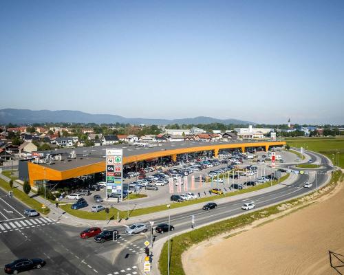 SES erwirbt Retail Park ARKADIA