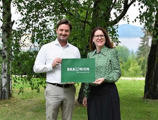 Daniel Frixeder, Geschäftsführer von upart / Pichler & Gattringer, und Daniela Winnicki, Director Corporate Affairs bei der Brau Union Österreich, haben gemeinsam den neuen Markenauftritt entwickelt.