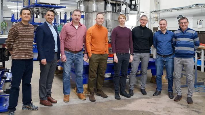 Vetropack hat angekündigt, die Produktion von Leichtglasflaschen im Industriemassstab voranzutreiben. Der Speziamaschinenbau-Experte IPROTEC arbeitet mit Vetropack zusammen.