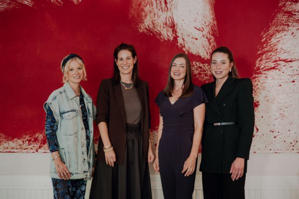 Sie stehen für eine Enttabuisierung der Periodenthemen in jedem Alter: Moderatorin Fanny Stapf, Salon Mama Gründerin Isabel Zinnagl, Hormoncoach Julia Kogler, Ärztin Lisa Maria Emmer 