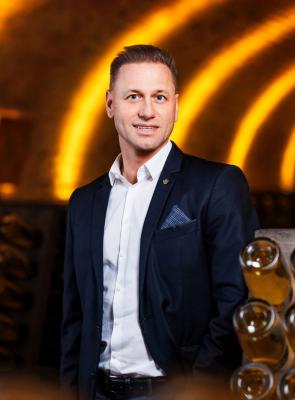 Florian Czink versucht, in Österreich künftig den Sekt stärker vom Anstoß- zum Alltagsgetränk zu machen.
