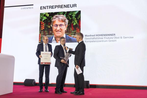 HERMES.Wirtschafts.Preis: Manfred Hohensinner (Mitte) von Frutura ist „Entrepreneur des Jahres“