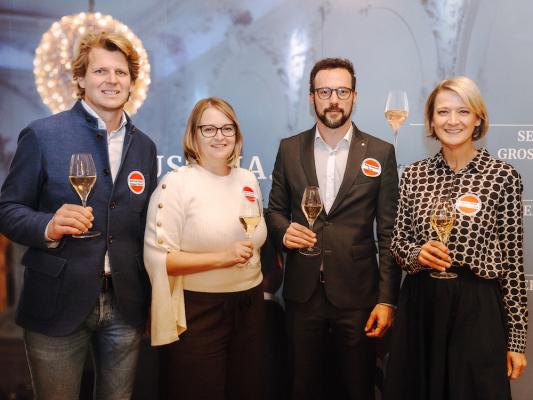 v.l.: Michael Malat, Winzer und Sekthersteller, Leiter Marketingausschuss Sekt-Austria-Komitee; Aurore Jeudy, Kellermeisterin Schlumberger, & Vorsitzende Sekt-Austria-Komitee,   Georg Schullian, Österreich Wein Marketing Teamleitung Presse, Dagmar Gross, Geschäftsführerin Sekt Austria