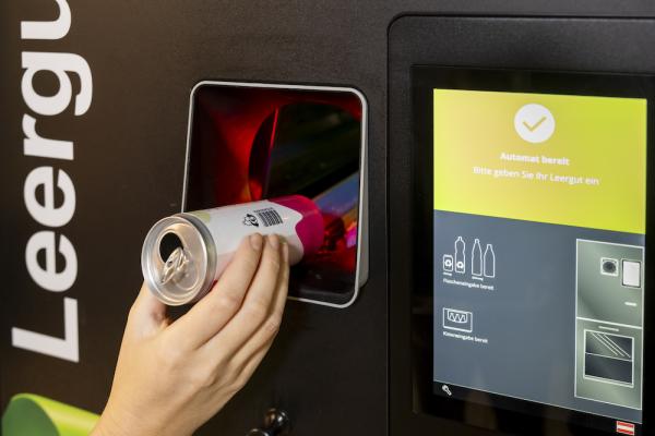 Nach zehn Monaten Einweg-Pfandsystem: Über eine Milliarde Dosen und Flaschen retourniert