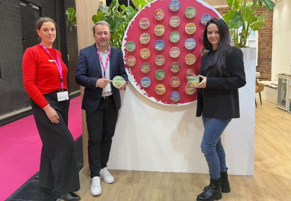V.l.n.r.: Imke Duin, Marketingverantwortliche bei Kluth, Jürgen Artmann und Tanja Leeb, JA Vertriebs GmbH 