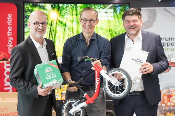 Österreichische Wellpappe-Industrie zieht Bilanz mit von links: Horst SANTNER, Forum Wellpappe Austria | Marcus IHLENFELD, CO-FOUNDER woom bikes | Stephan KAAR, Sprecher Forum Wellpappe Austria