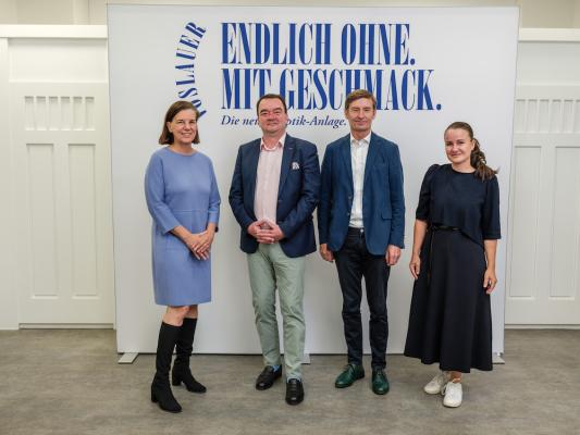 Christiane Wenkheim, Aufsichtsratsvorsitzende der Ottakringer Getränke AG Markus Raunig, Vorstand der Ottakringer Getränke AG Herbert Schlossnikl, Geschäftsführer der Vöslauer Mineralwasser GmbH Yvonne Haider-Lenz, Leiterin Marketing, Unternehmenskommunikation und Innovation bei Vöslauer.