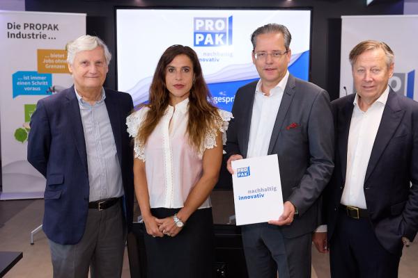 v.l.n.r.: Martin WIDERMANN, Geschäftsführer PROPAK, Monika KÖPPL-TURYNA, Direktorin Eco Austria, Marko Bill SCHUSTER, Fachverbandsobmann PROPAK, Arnold TAUTERMANN-BICHLER, Fachverbandsobmann-Stv. PROPAK