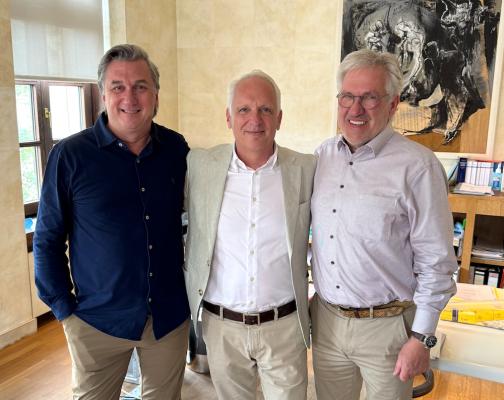 Mühldorfer Vertragsunterzeichnung: v.l. Thomas Feierabend, Andreas Altermann, Werner Schmidt