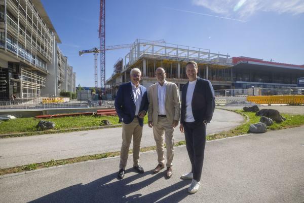Europark Zubau: v.l.n.r. Mag. Christoph Andexlinger (SES-CEO und Europark-Geschäftsführer), Mag. Marcus Wild (Spar Immobilienvorstand), Mag. Manuel Mayer (Eurospark-Center-Manager)   