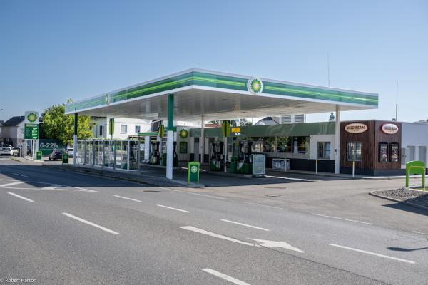 bp schließt Vereinbarung zum Verkauf des österreichischen Tankstellen- und E-Ladegeschäfts an volenergy AG