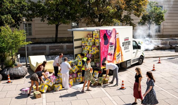 Stibitzer macht eine vermeintliche LKW-Panne zur lässigsten Sampling-Aktion des Sommers.