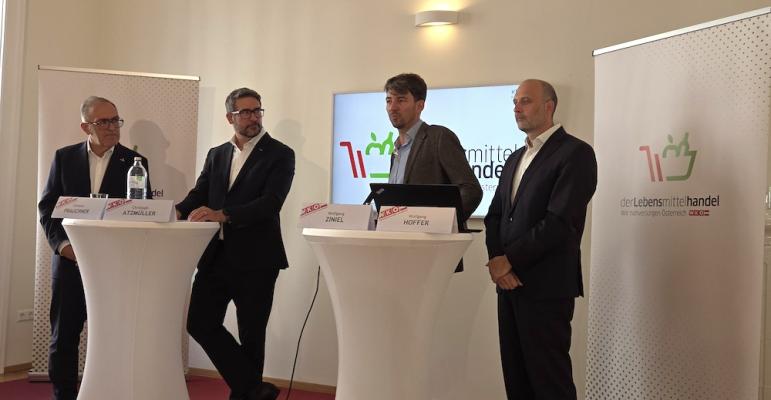 Präsentation der Nahversorger Studie: v.l.: KR Christian PRAUCHNER, Obmann des Bundesgremiums Lebensmittelhandel der WKÖ; Mag. Christoph ATZMÜLLER, Geschäftsführer des Bundesgremiums Lebensmittelhandel der WKÖ; MMag. Dr. Wolfgang ZINIEL, Senior Researcher KMU Forschung Austria und Mag. Wolfgang HOFFER, stv. Geschäftsführer des Bundesgremiums Lebensmittelhandel der WKÖ