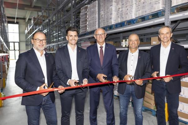 Eröffnung Transgourmet Innsbruck-Kematen (v. l.): Thomas Panholzer, Geschäftsführer Transgourmet Österreich; Daniel Herb, Standortgeschäftsleiter Transgourmet Innsbruck-Kematen; Landeshauptmann Anton Mattle; Bürgermeister Klaus Gritsch; Manuel Hofer, Geschäftsleiter Einkauf und Finanzen bei Transgourmet